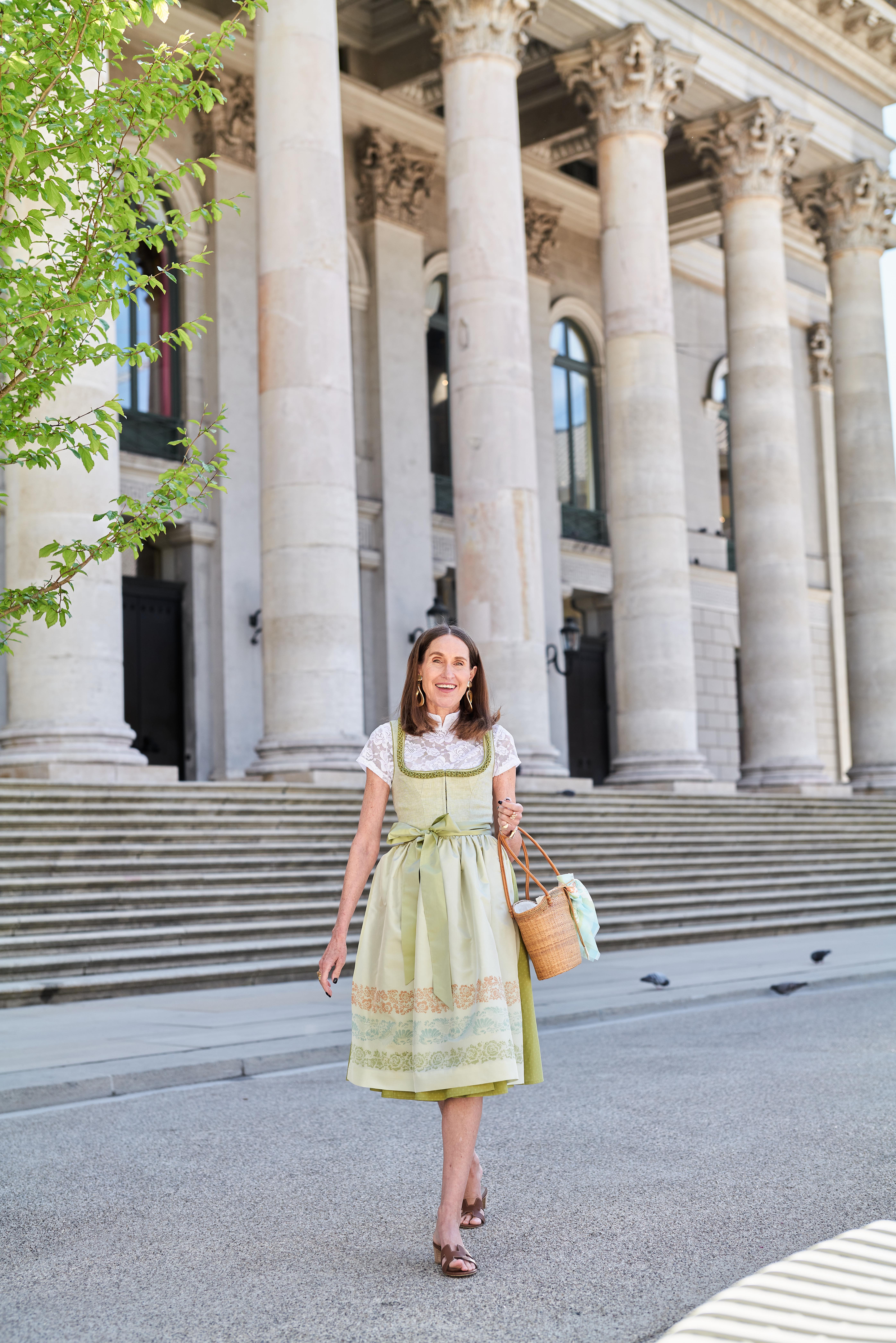Dirndlbluse SABRINA – Bild 4