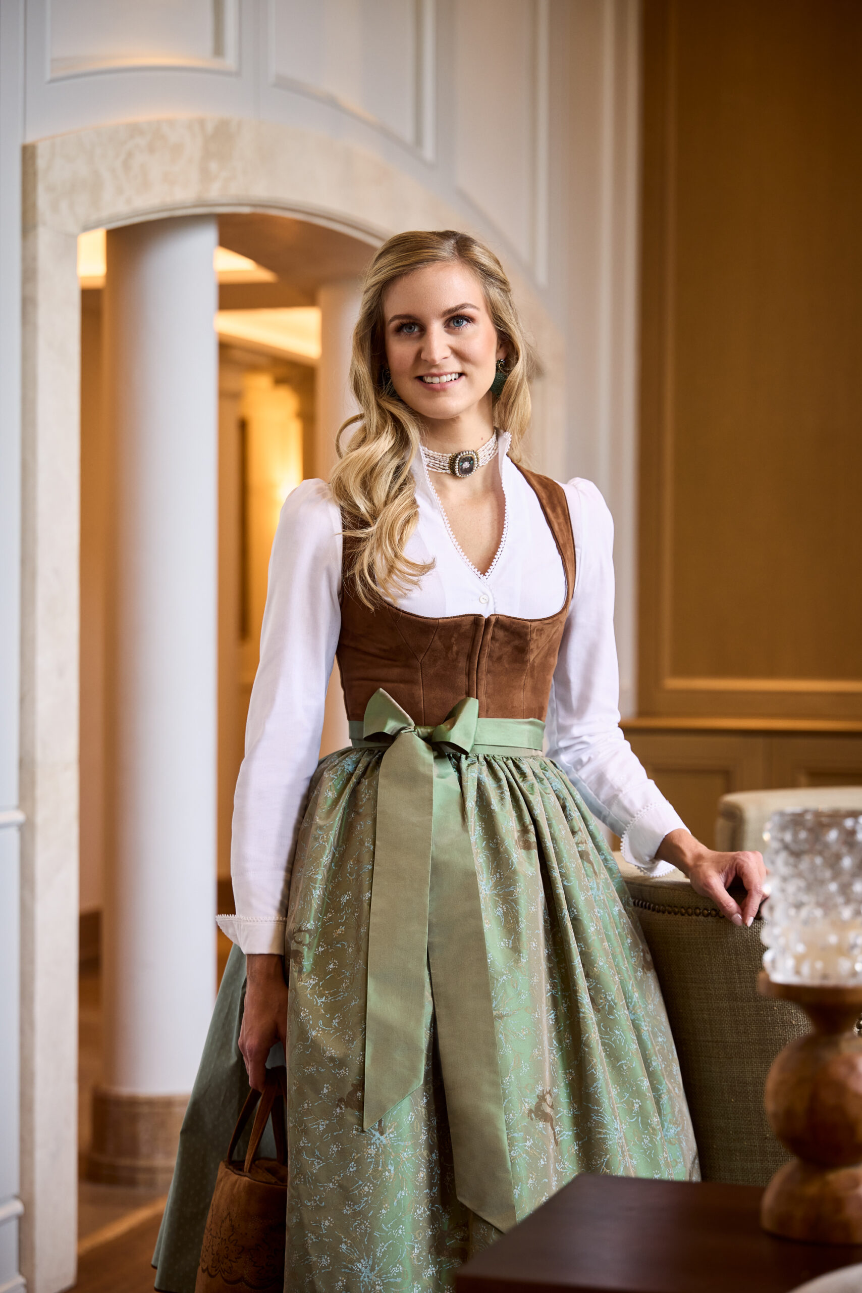 Dirndlbluse SALMA – Bild 2
