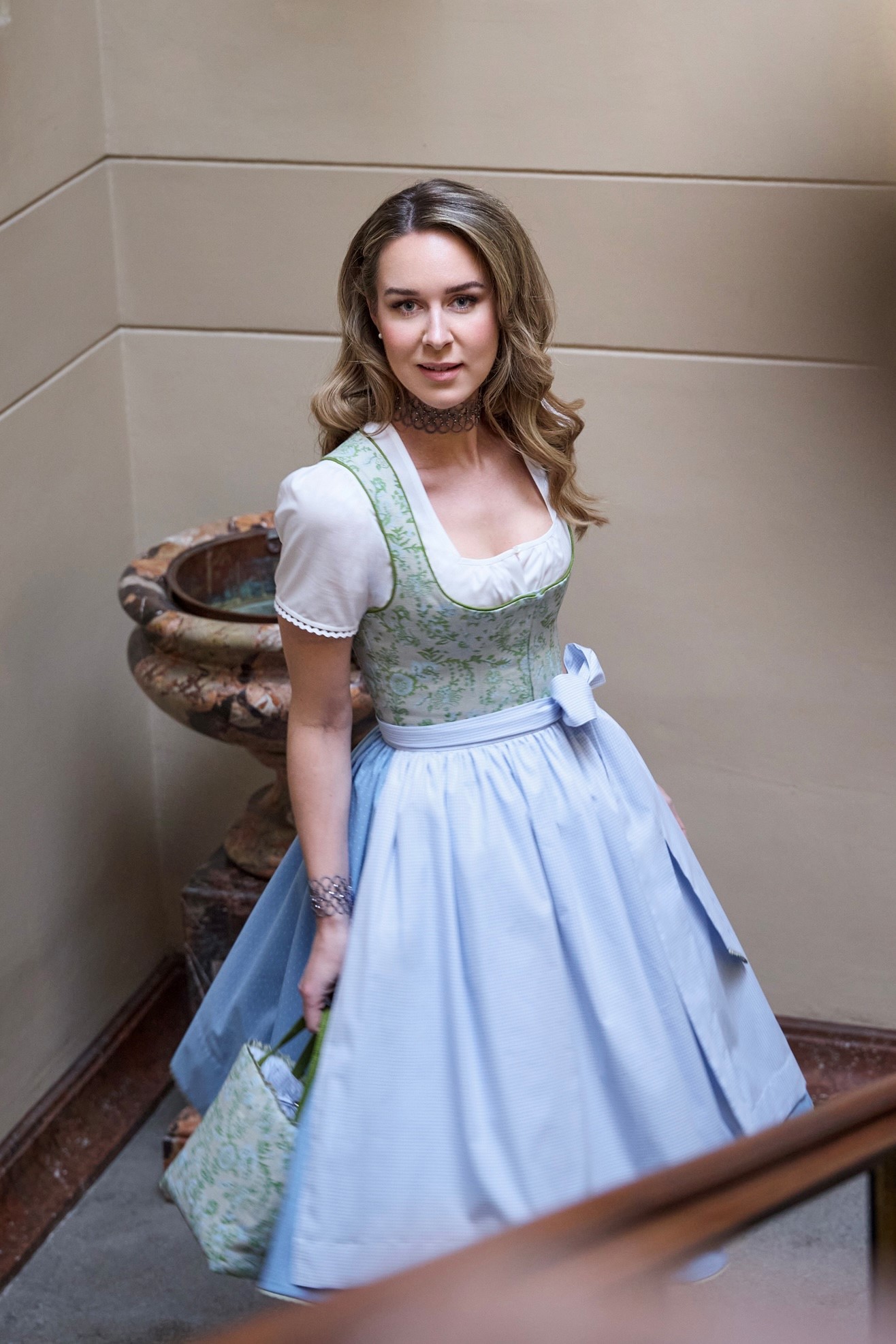 Dirndlbluse JULIA Spitze – Bild 4