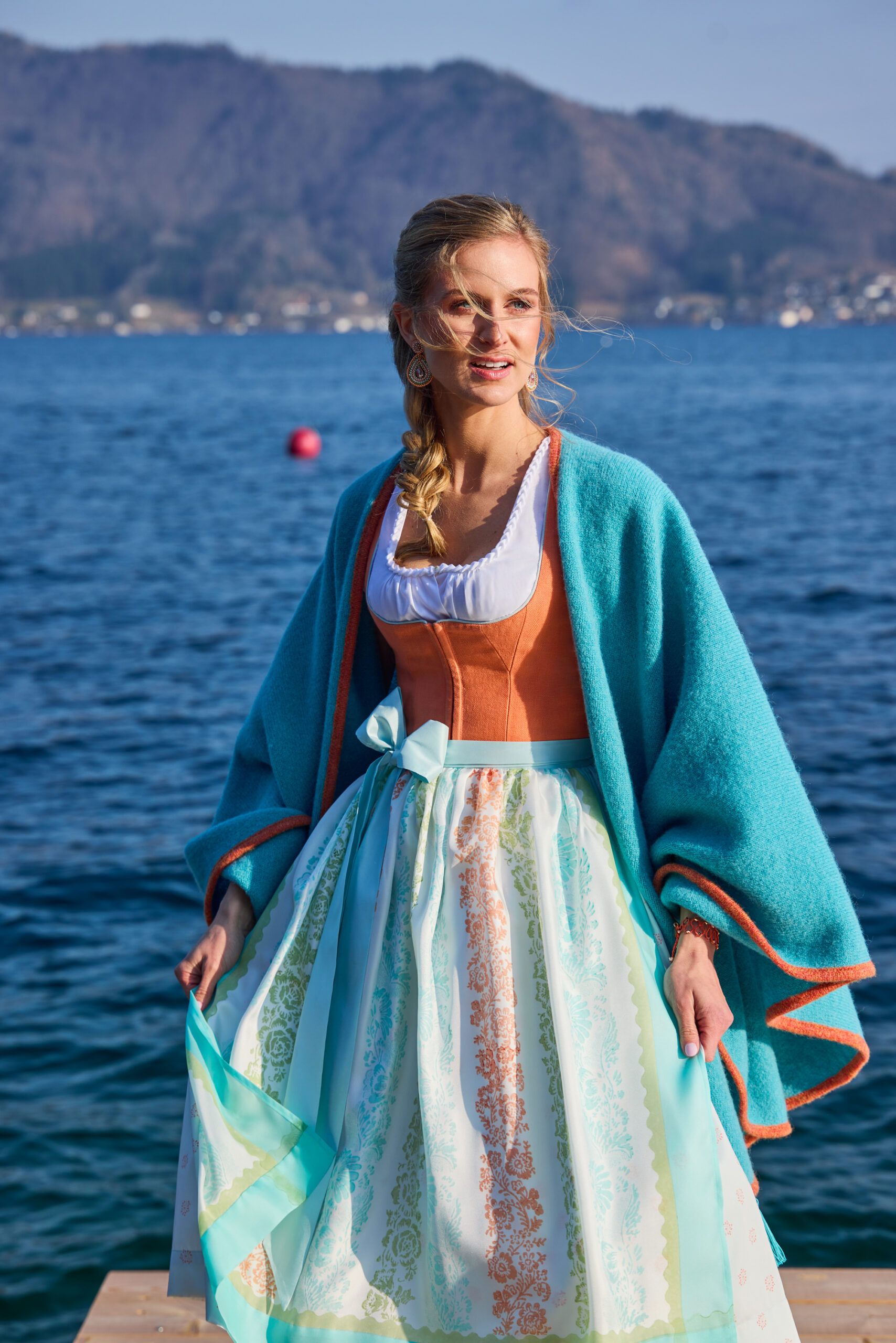 Dirndlbluse SOPHIA Herzerlborte – Bild 4