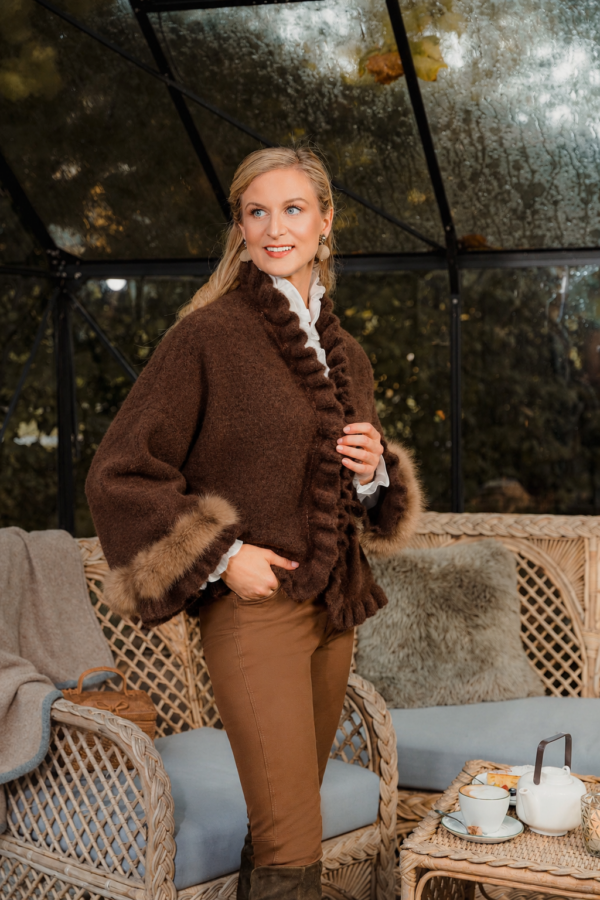 Rüschenjacke Sophia Schoko mit Nerzärmel