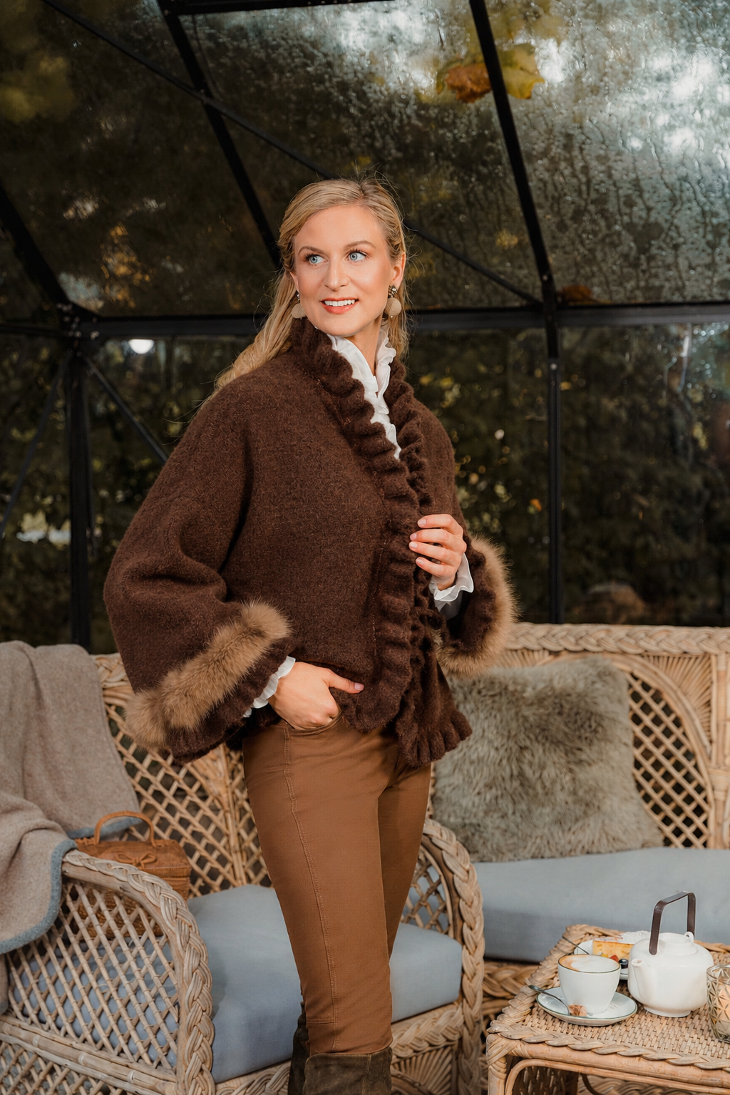 Rüschenjacke Sophia Schoko mit Nerzärmel – Bild 3