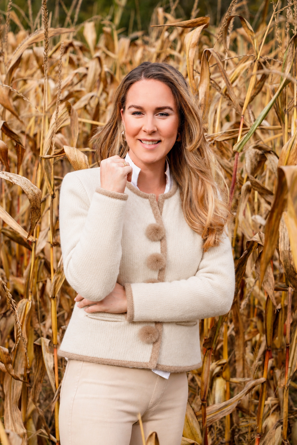 Strickjacke wollweiß/sand Nerzknöpfe – Bild 3