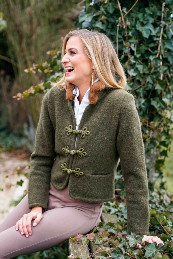 Nerzstrickjacke Oliv m. Posament